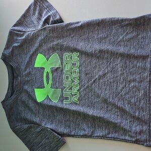 Boy's under Armour shirt size 6